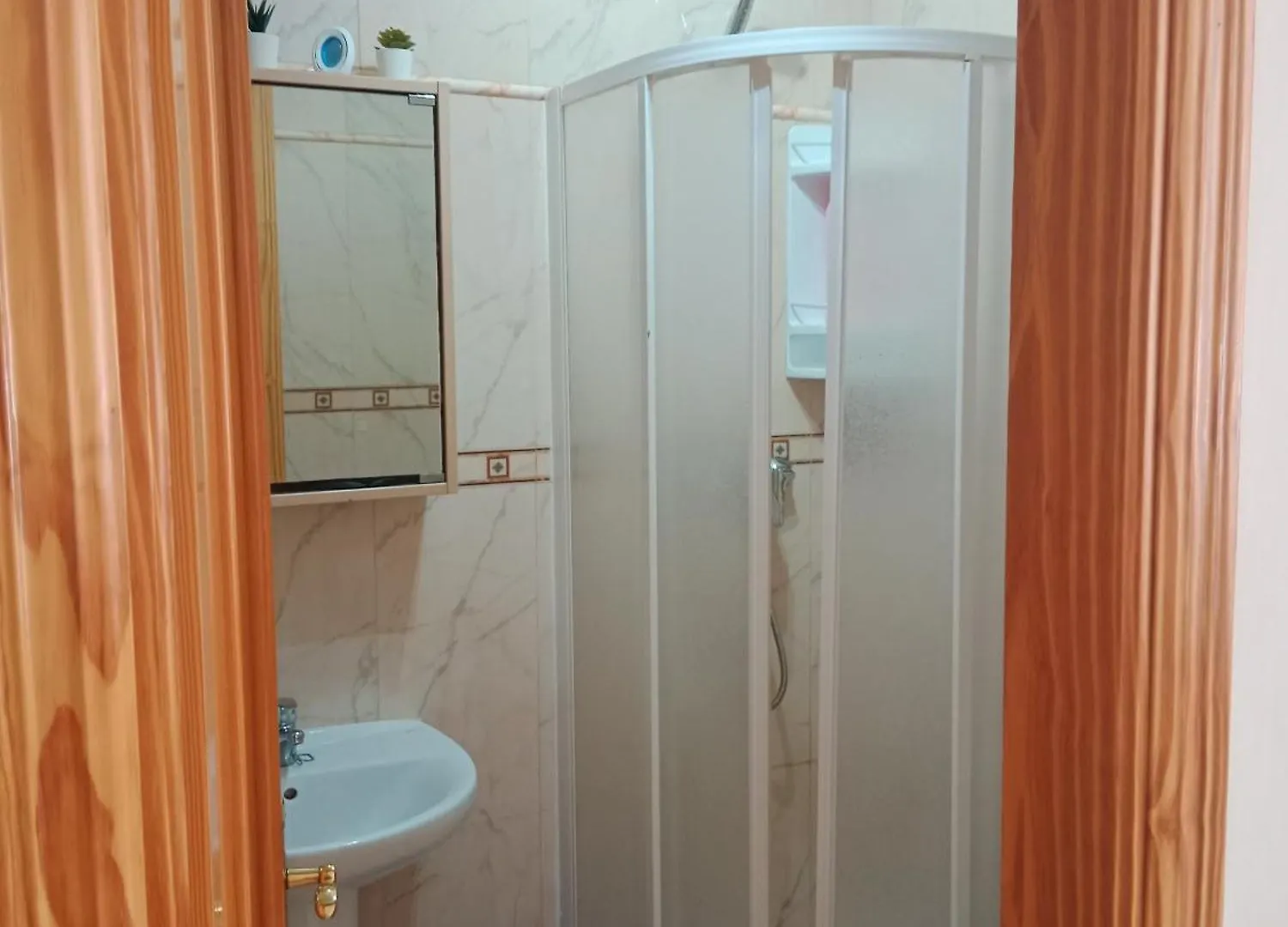 Brisa, La Carihuela Playa Torremolinosアパートメント 0*, トレモリノス スペイン
