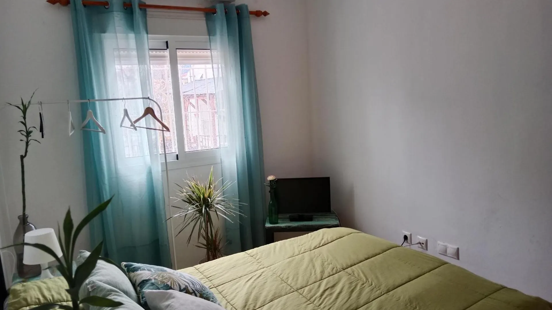 Brisa, La Carihuela Playa Torremolinosアパートメント 0*, トレモリノス スペイン