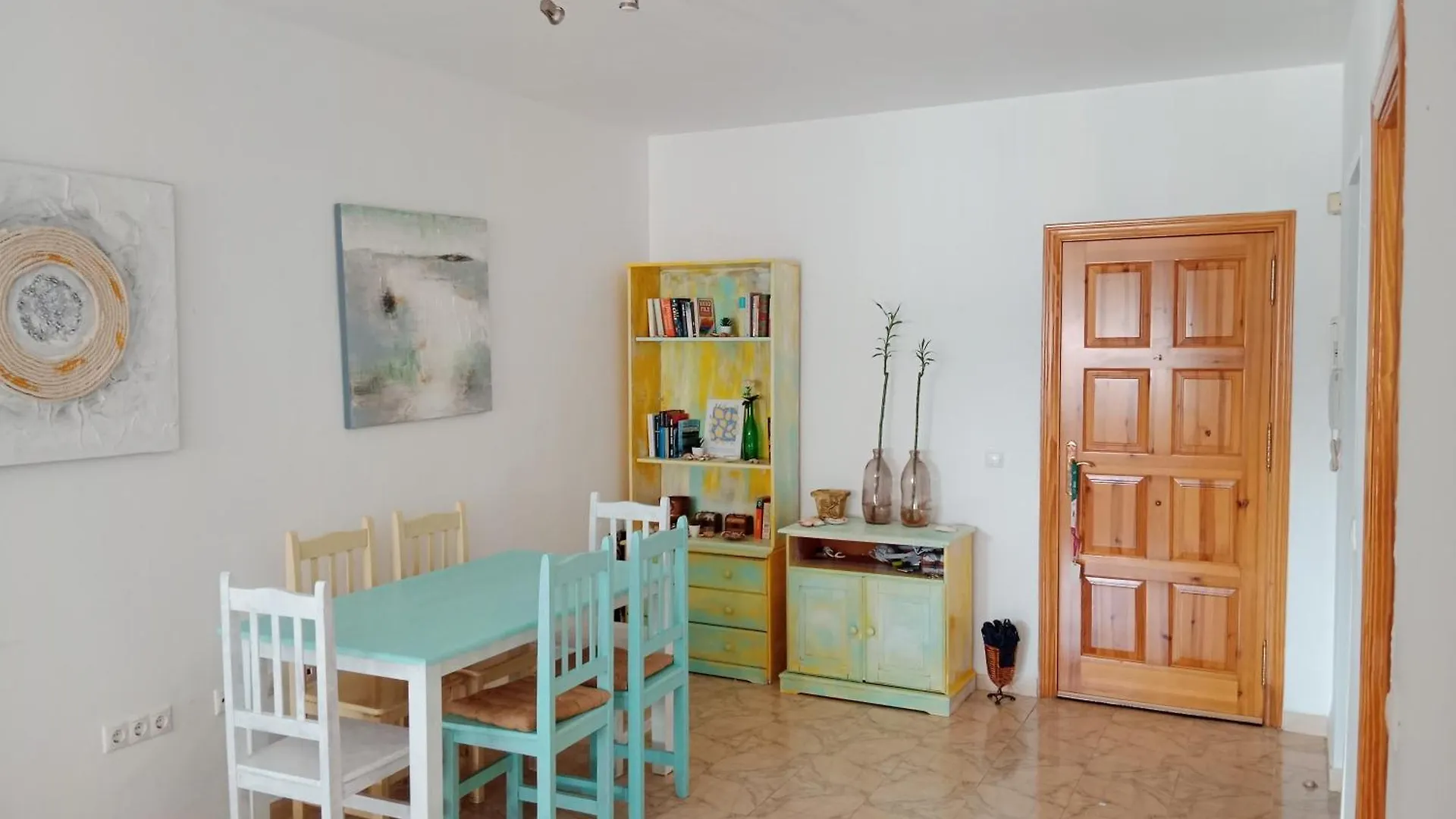 アパート Brisa, La Carihuela Playa Torremolinosアパートメント スペイン