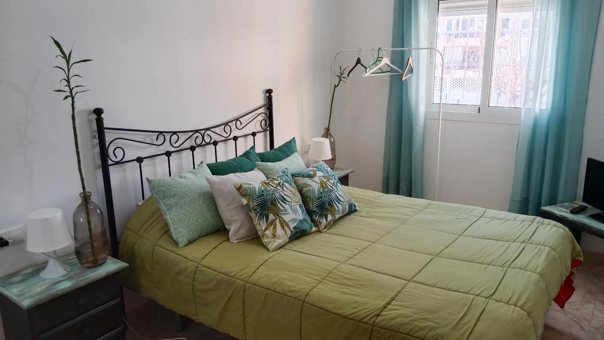アパート Brisa, La Carihuela Playa Torremolinosアパートメント