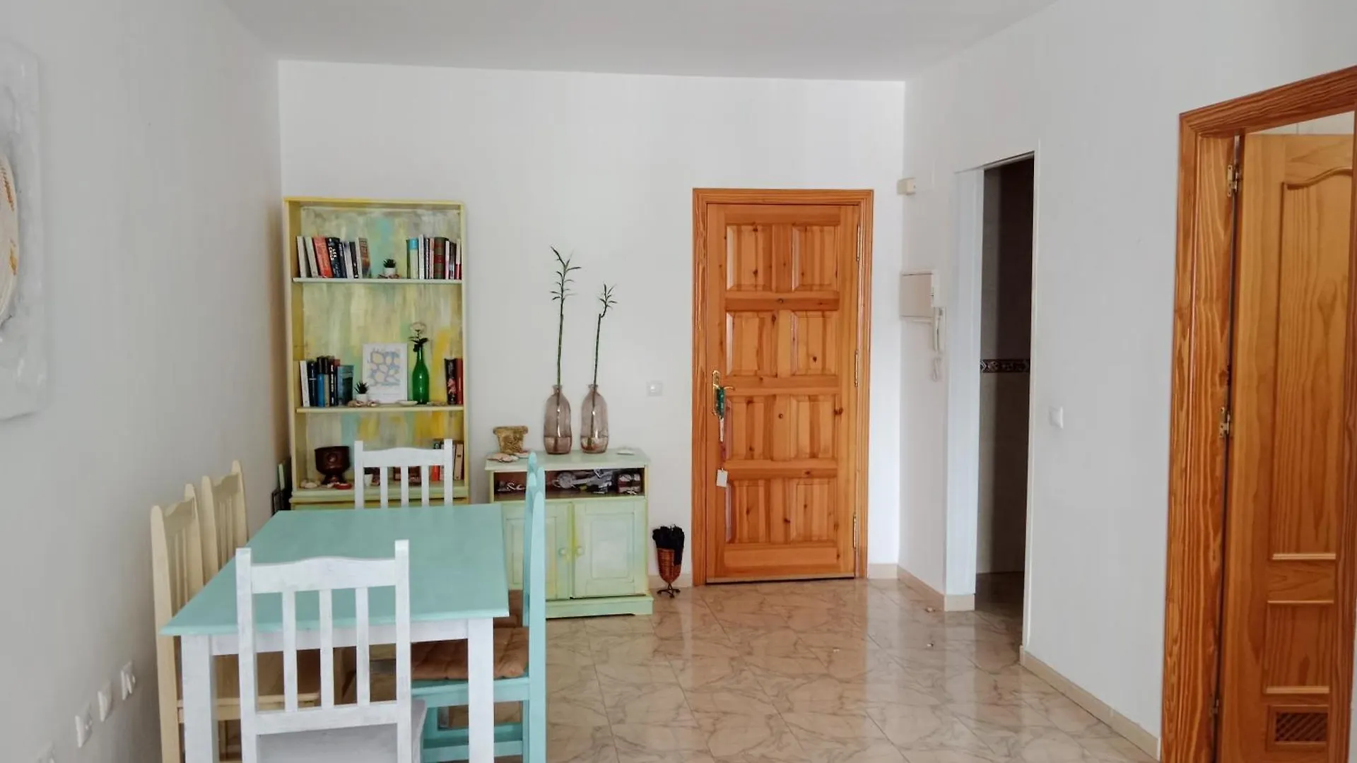 Brisa, La Carihuela Playa Torremolinosアパートメント アパート