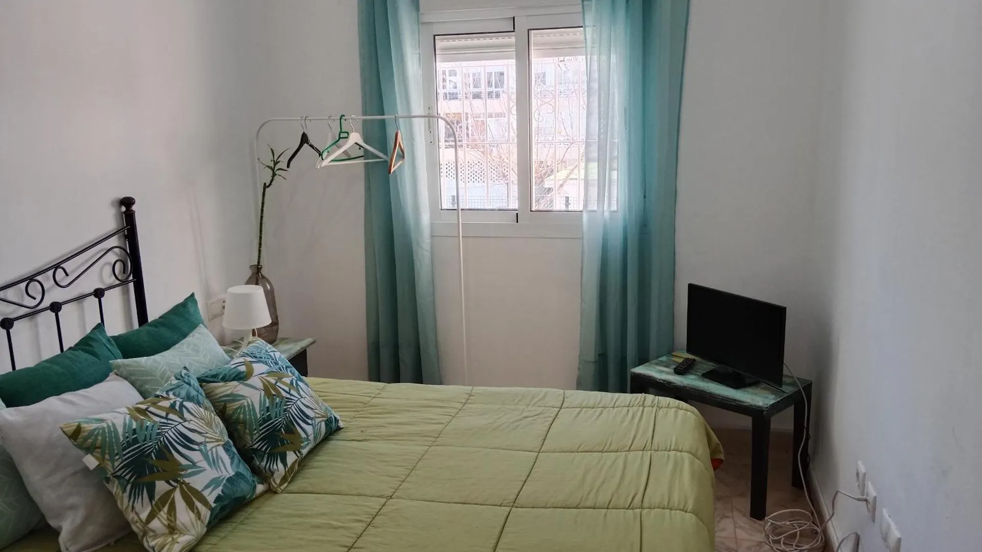 Brisa, La Carihuela Playa Torremolinosアパートメント 0*, トレモリノス