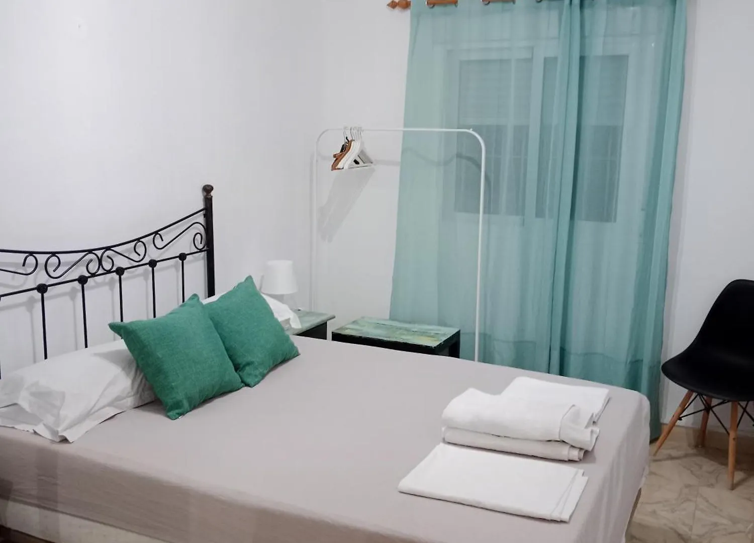 Brisa, La Carihuela Playa Torremolinosアパートメント 0*, トレモリノス